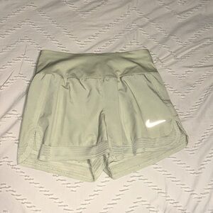 LIME GREEN NIKE SHORT 💚